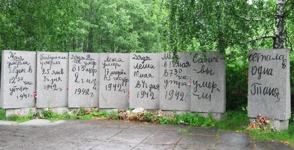 13 мая 1942 года ленинградская школьница Таня Савичева вывела в своём дневнике последние слова: «Мам