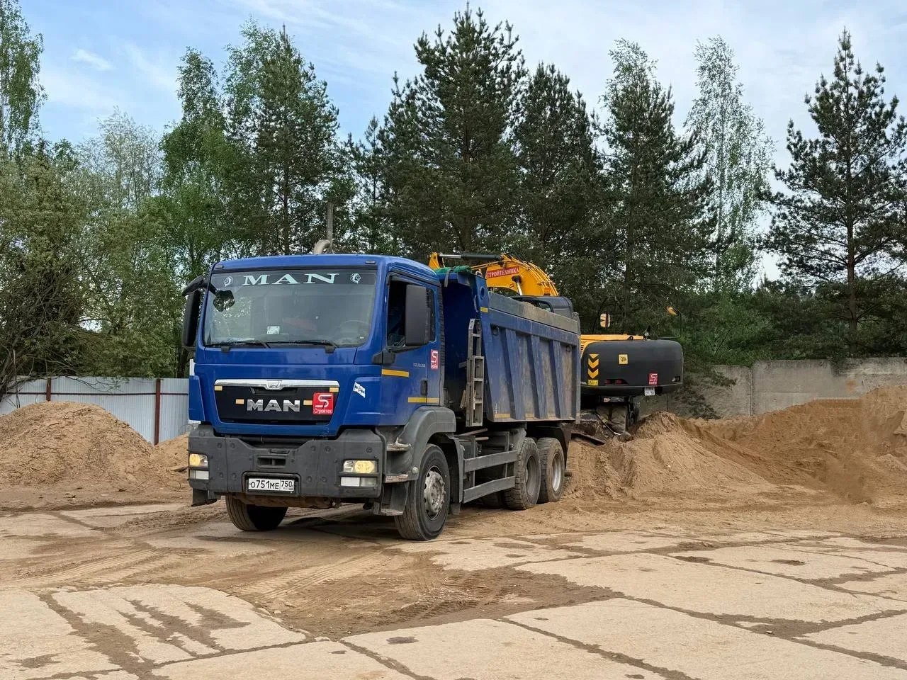 Вакансия ✅ Водитель самосвала Истринский район, Московская область  👉 Зарплата: 800руб. в час на рук