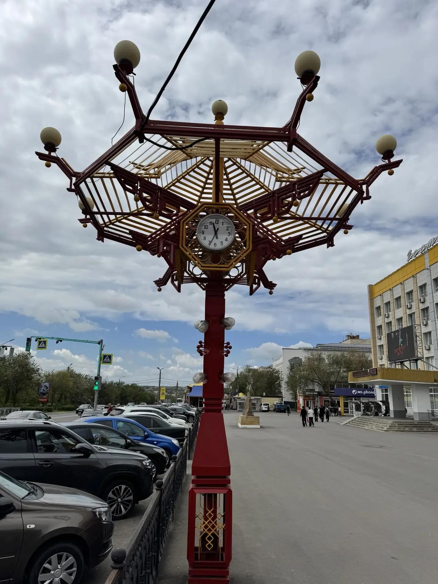 Невероятная Элиста🙏🫶 С утра успели пробежаться по Элисте. И вроде сети знакомые, но все по-другому🤓 