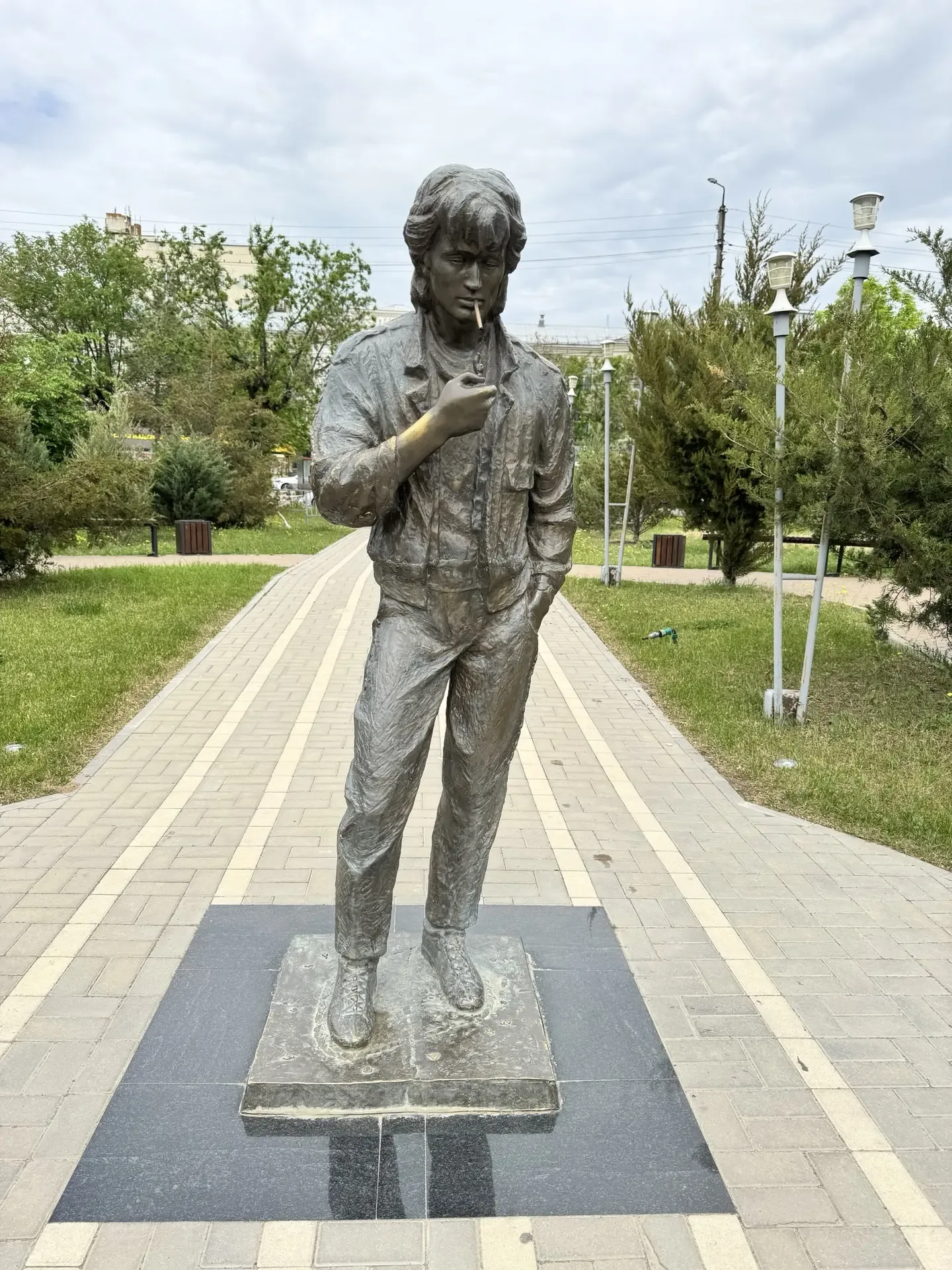 Невероятная Элиста🙏🫶 С утра успели пробежаться по Элисте. И вроде сети знакомые, но все по-другому🤓 