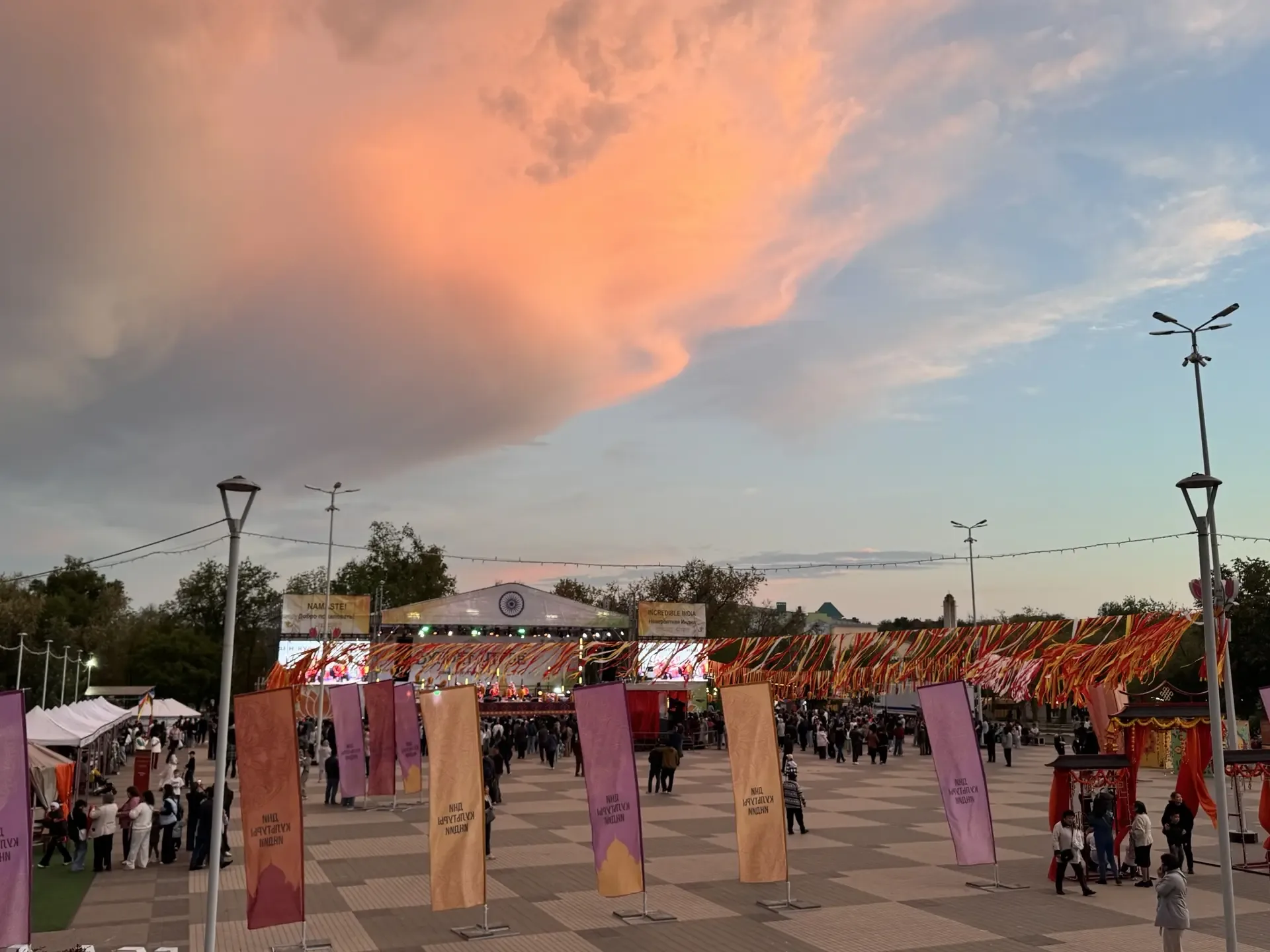 Невероятно, но факт: в Элисте мы окунулись в атмосферу Индии! 🤩 Попали на Дни культуры этой удивител
