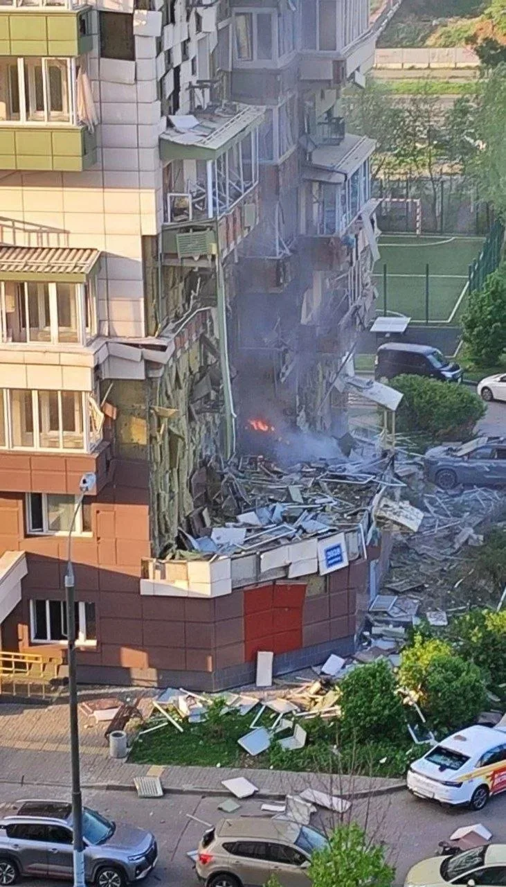 12 человек пострадали после атаки беспилотников на Москву, сообщил Сергей Собянин. Больше всего дост