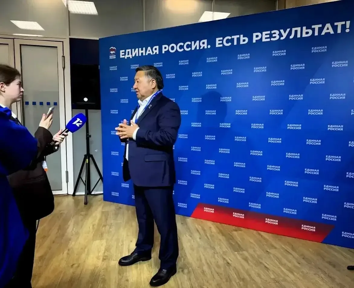 Делегация из Тувы участвует в Омске в окружном форуме “Есть результат!” Партии “Единая Россия”. Деле