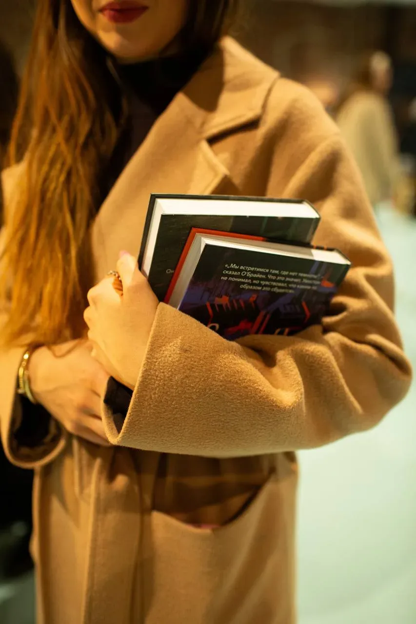Идём на Книжную Гаражку МИФ и лекции 📚   15 мая 14:00-21:00,  16 мая 12:00-21:00,  17 мая 12:00-20:0