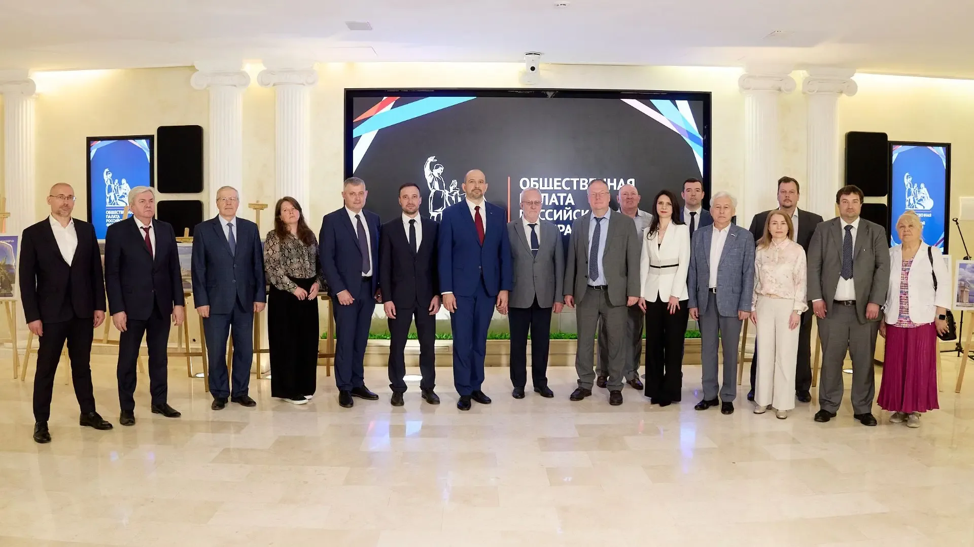 🤝Общественный совет при Росжелдоре начал работу в новом составе   В Общественной палате РФ прошло пе
