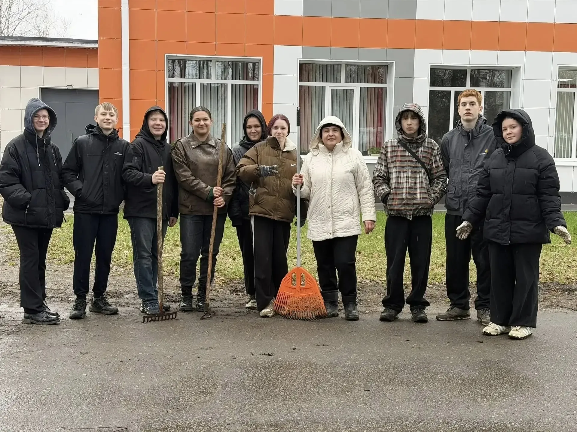 Рязанские учащиеся присоединились к Всероссийской неделе субботников «Мы за чистоту»  👥 Масштабное э