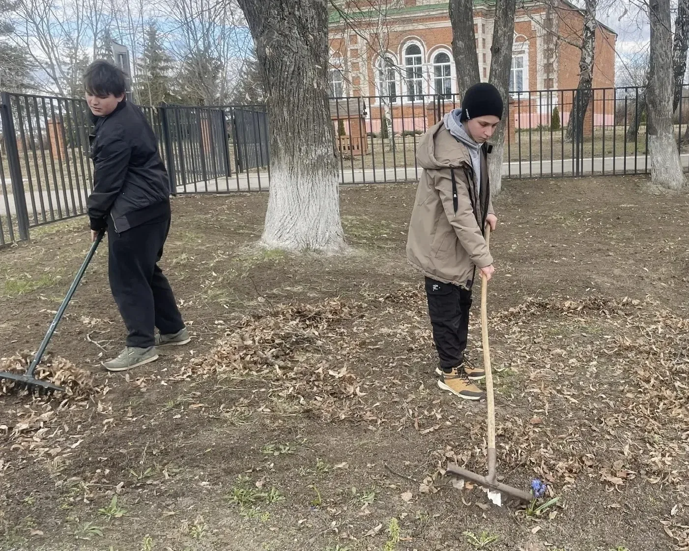 Рязанские учащиеся присоединились к Всероссийской неделе субботников «Мы за чистоту»  👥 Масштабное э
