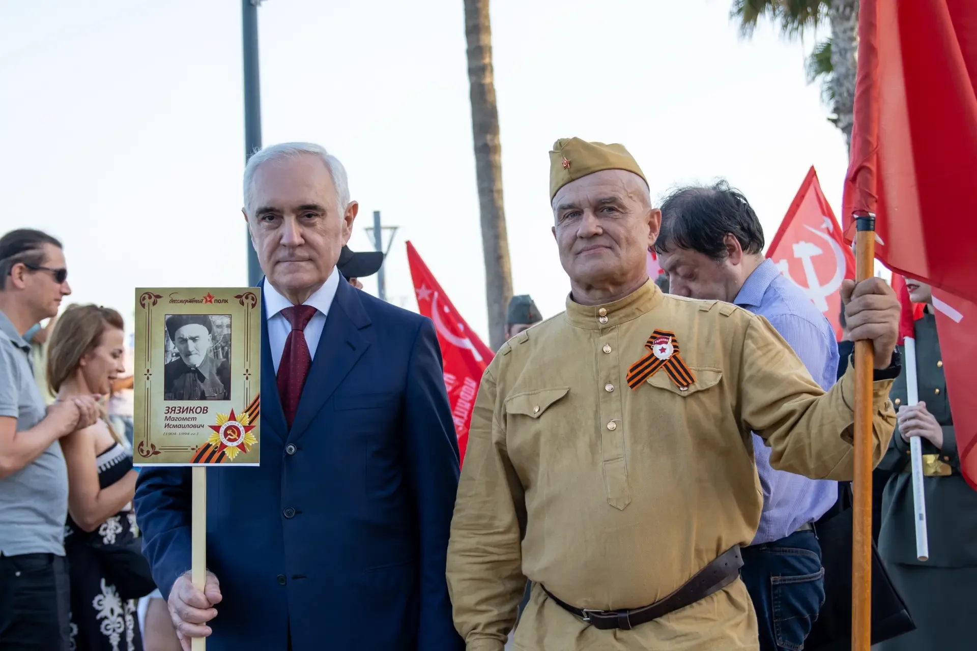 В шествии «Бессмертного полка» на Кипре прошли порядка 12 000 человек 🕊️  Волонтёры Победы сопроводи