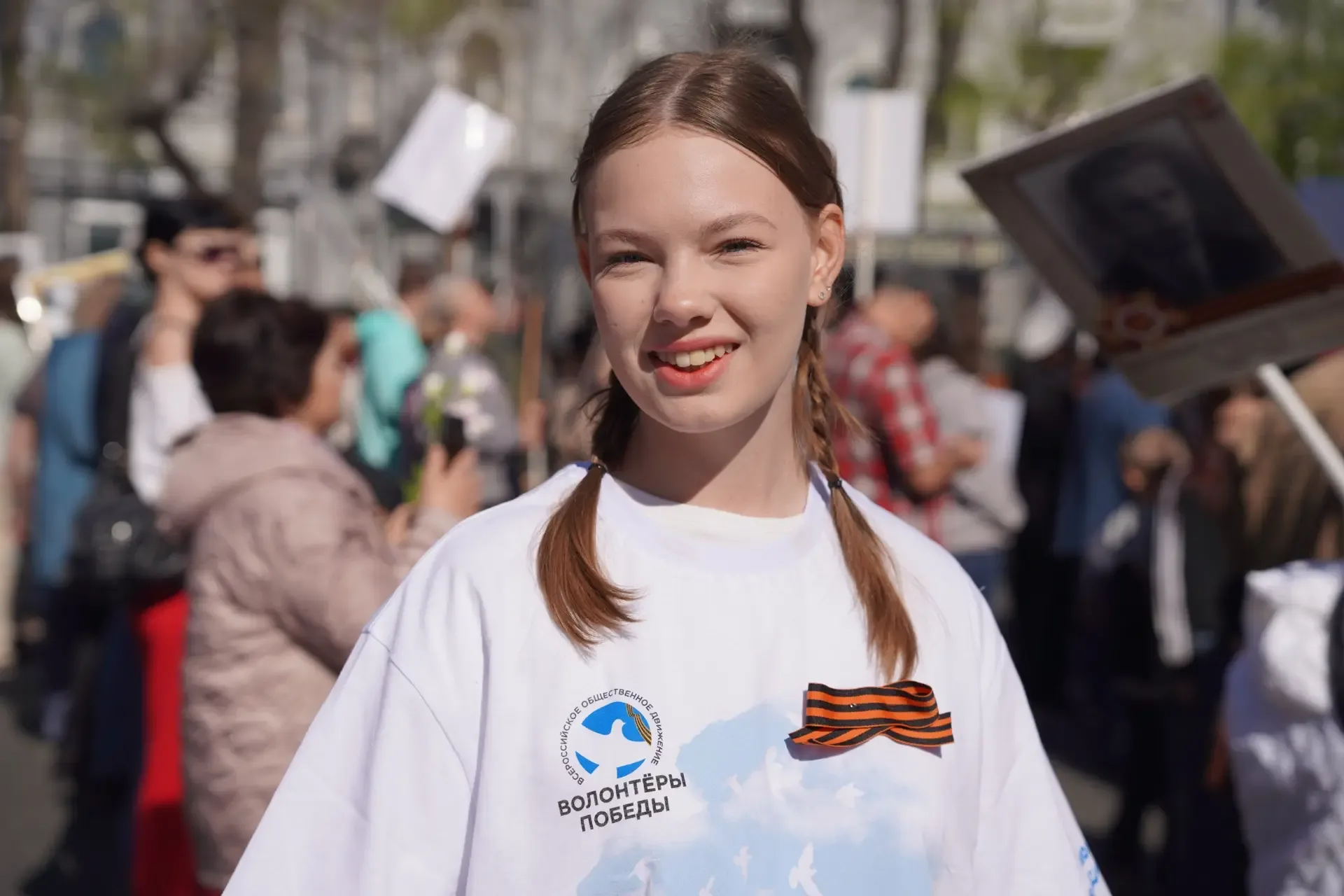 Спасибо тем, кто сделал этот день 💙  Праздник Победы творится не только на брусчатке, когда солдаты 