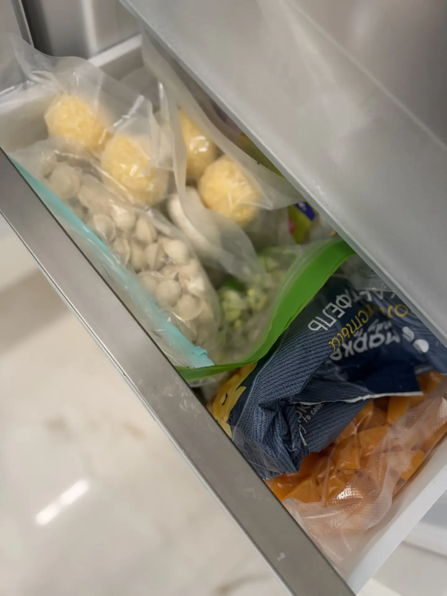 Сегодня устроили настоящий семейный день ❤️ Сходили на рынок за продуктами — и это совсем другое ощу