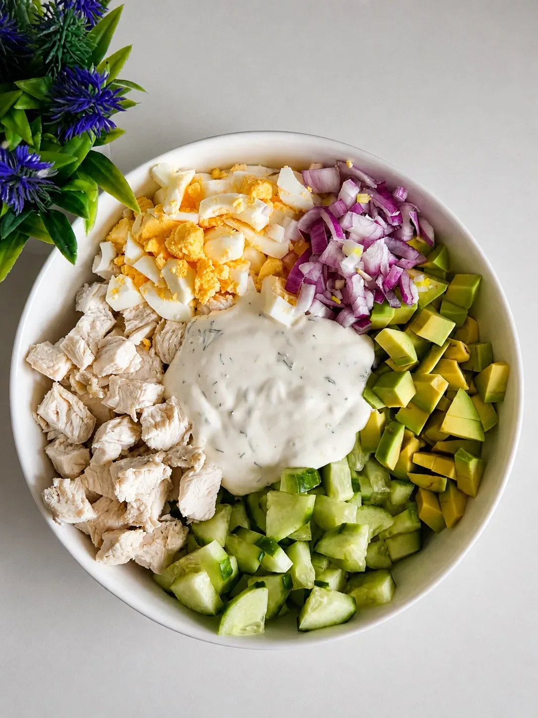 🥗 Салат с курицей и авокадо🥗 Нежный и в то же время сытный салат! Авокадо и яйца создадут кремовую т