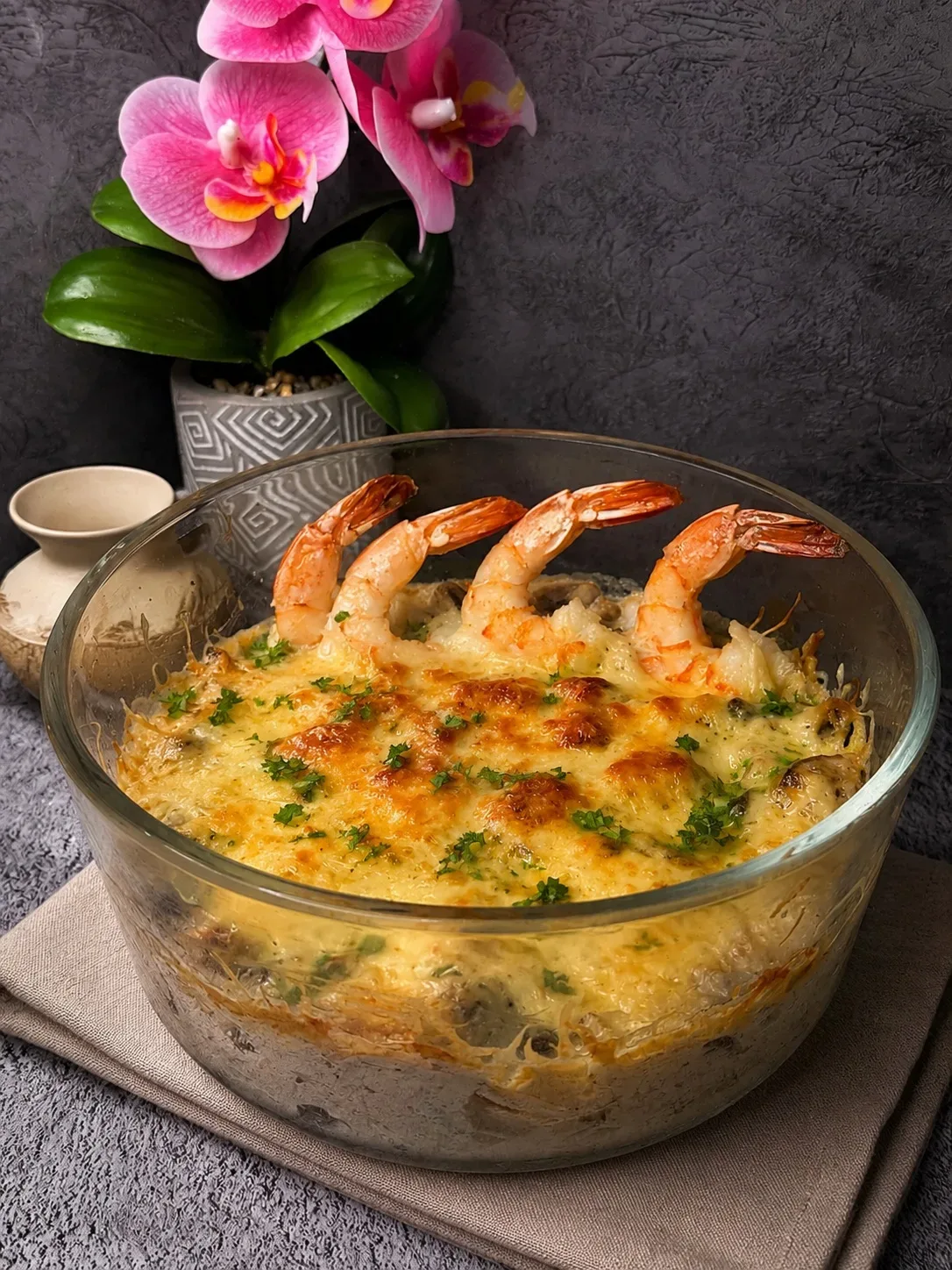 🍤 Жульен к креветками🍤 Нежный сливочный соус. Ароматные шампиньоны. Упругие креветки под хрустящей с
