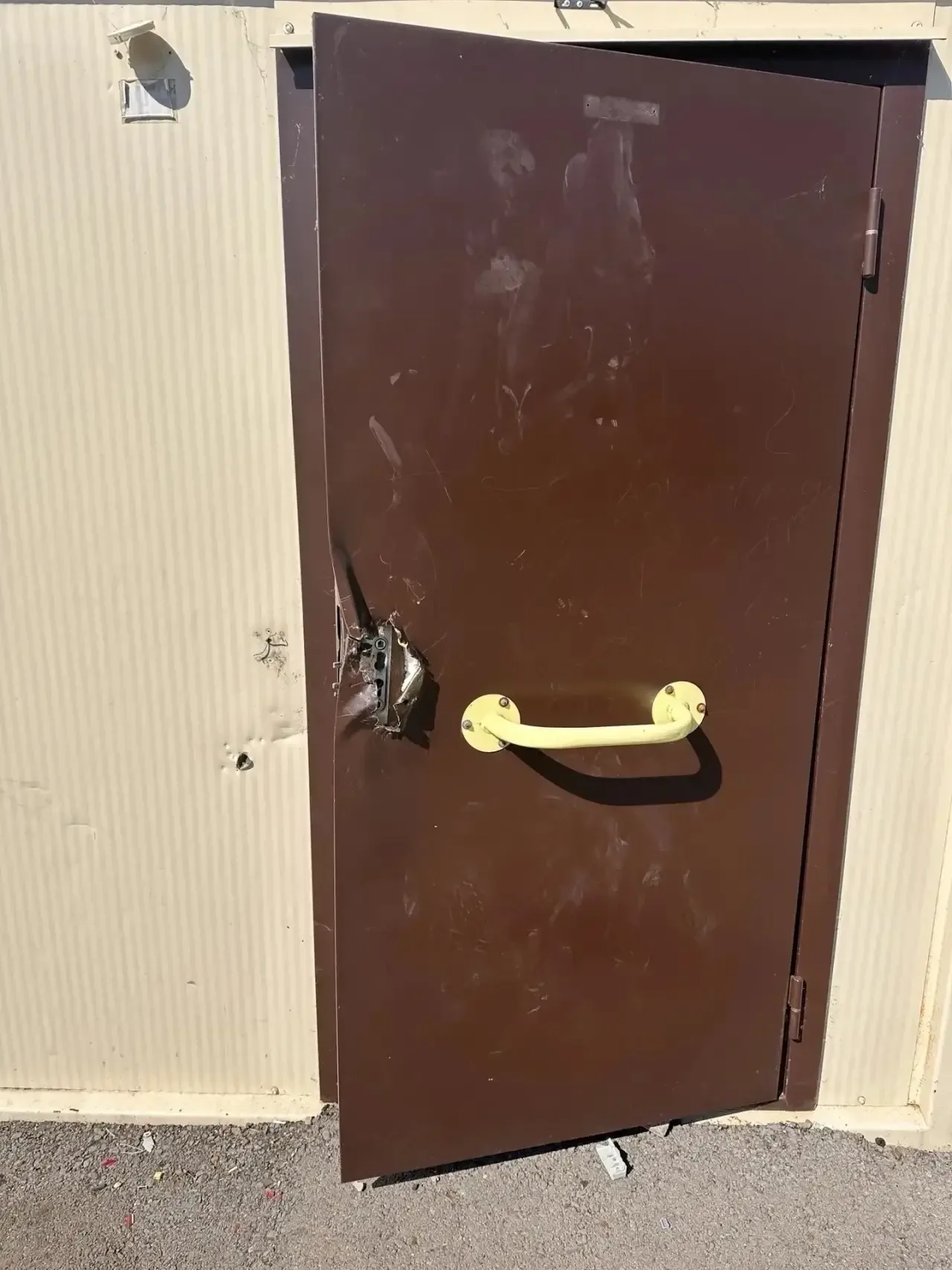 🚽 Вандалы на набережной Ишимбая повредили общественный туалет — ведётся проверка  ❌ Злоумышленники н
