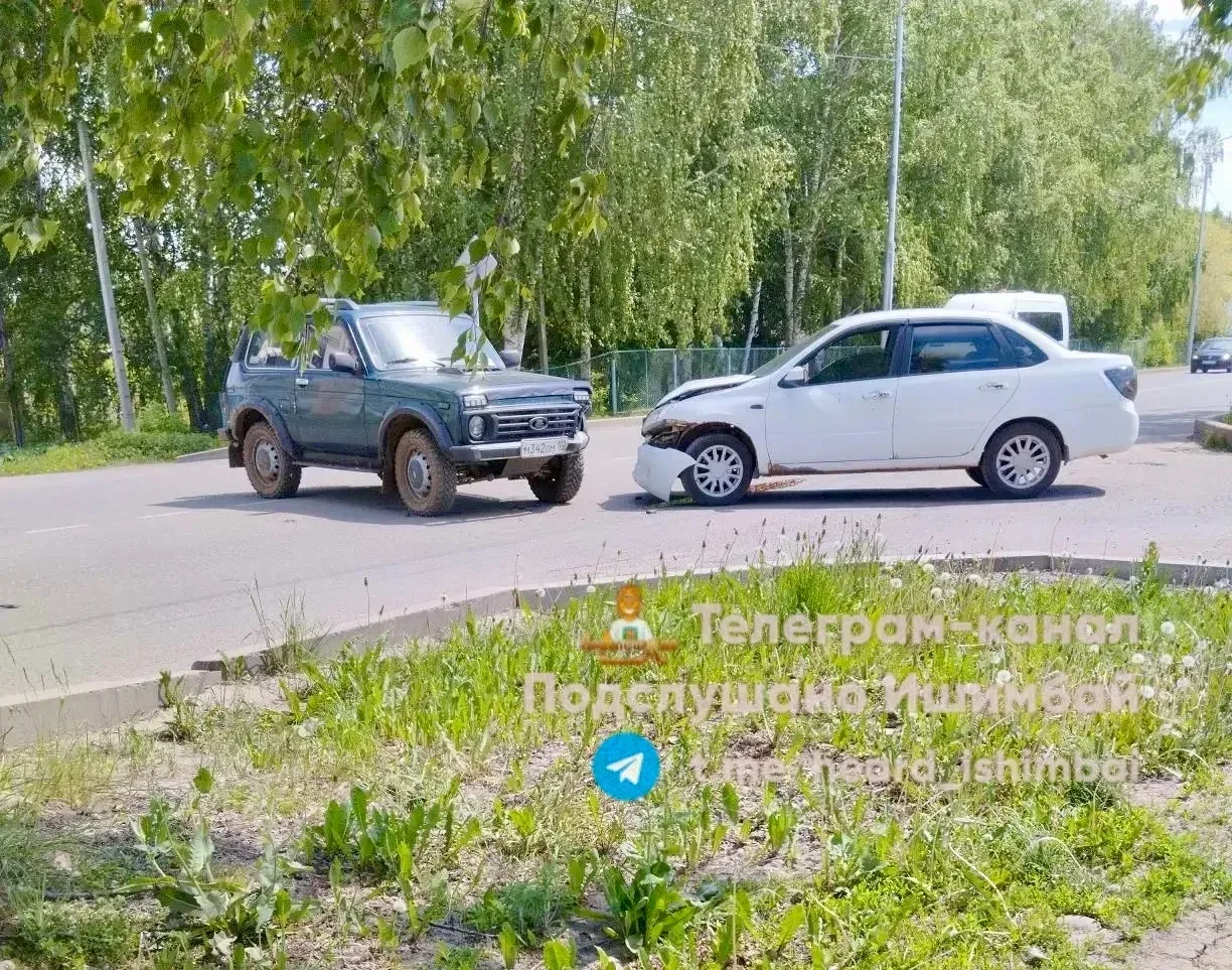 Авария на Губкина в Ишимбае. Перекресток с Салавата Юлаева  📱Написать комментарий можно в чате: Нажм