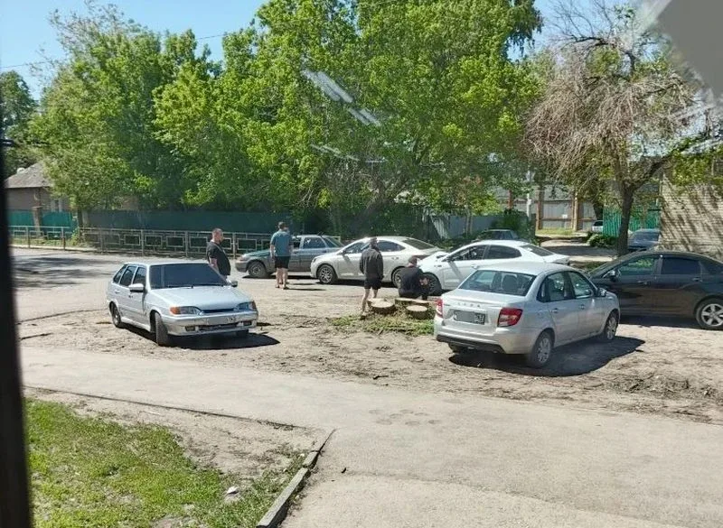 💥 В Сызрани три столкнувшихся автомобиля перегородили дорогу - ДТП произошло сегодня днём в районе у