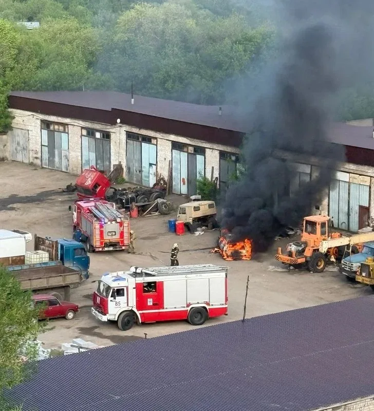 🔥 Сегодня утром в Сызрани, в конце улице Интернациональной, в квартале, где расположена АЗС, автомоб