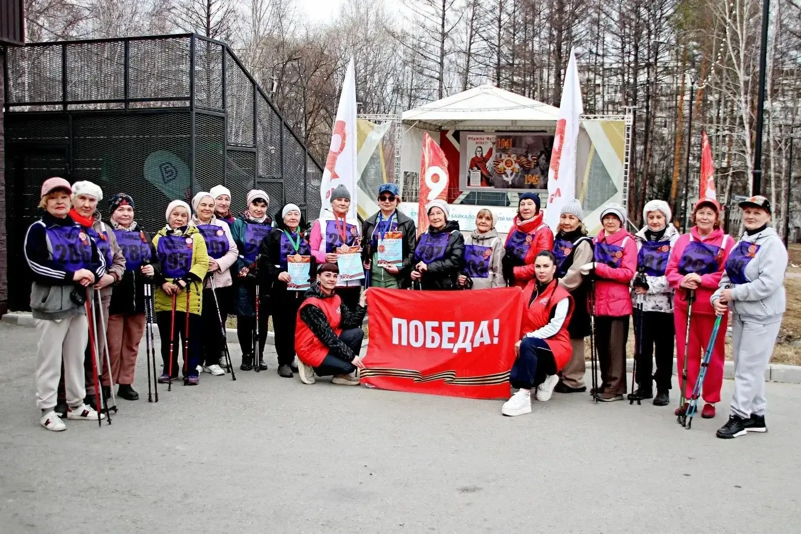 В честь 81-й годовщины Великой Победы, около 20 активных пенсионеров города Тында приняли участие в 