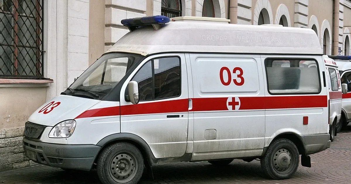 В Сыктывкаре 35‑летний мужчина напал на сотрудника скорой: хватал за одежду и ударил кулаком в грудь