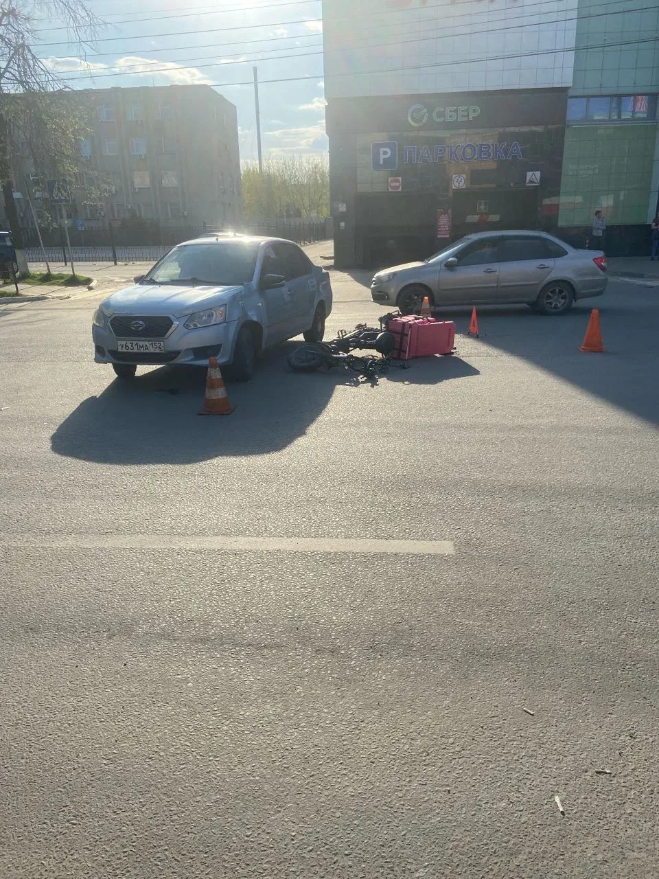 ДТП с участием легкового автомобиля и доставщика, на проспекте Чкалова у ТЦ "Юбилейный".