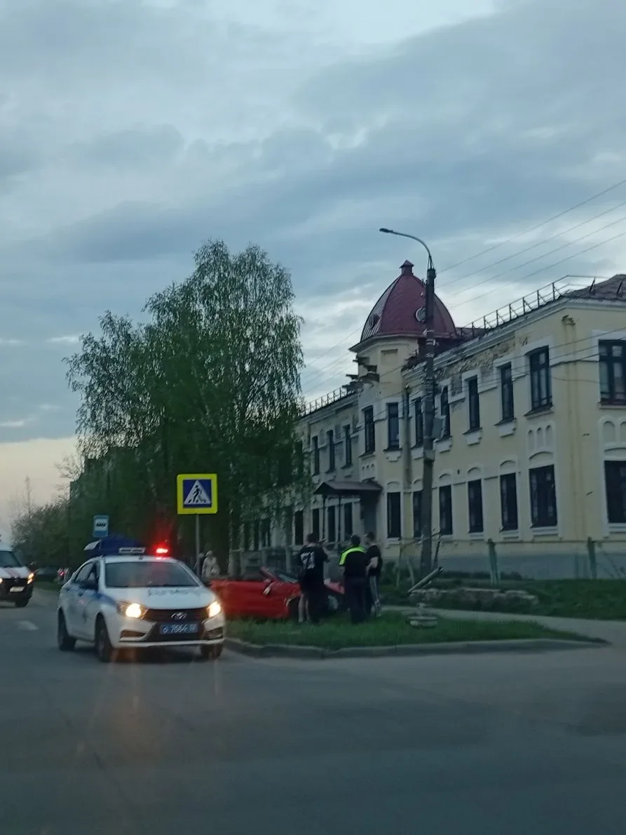 ДТП с участием кабриолета произошедшее на улице Попова.