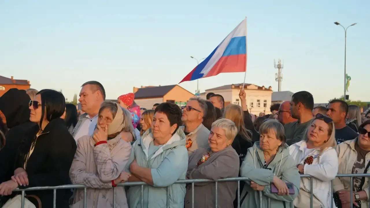День Победы в Бузулуке завершился праздничным концертом и фейерверком.  #владимирпесков #новостибузу