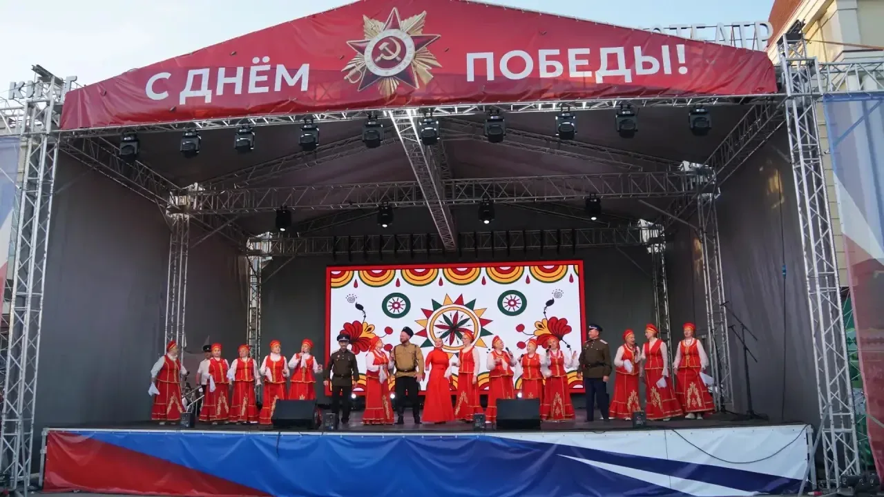 День Победы в Бузулуке завершился праздничным концертом и фейерверком.  #владимирпесков #новостибузу