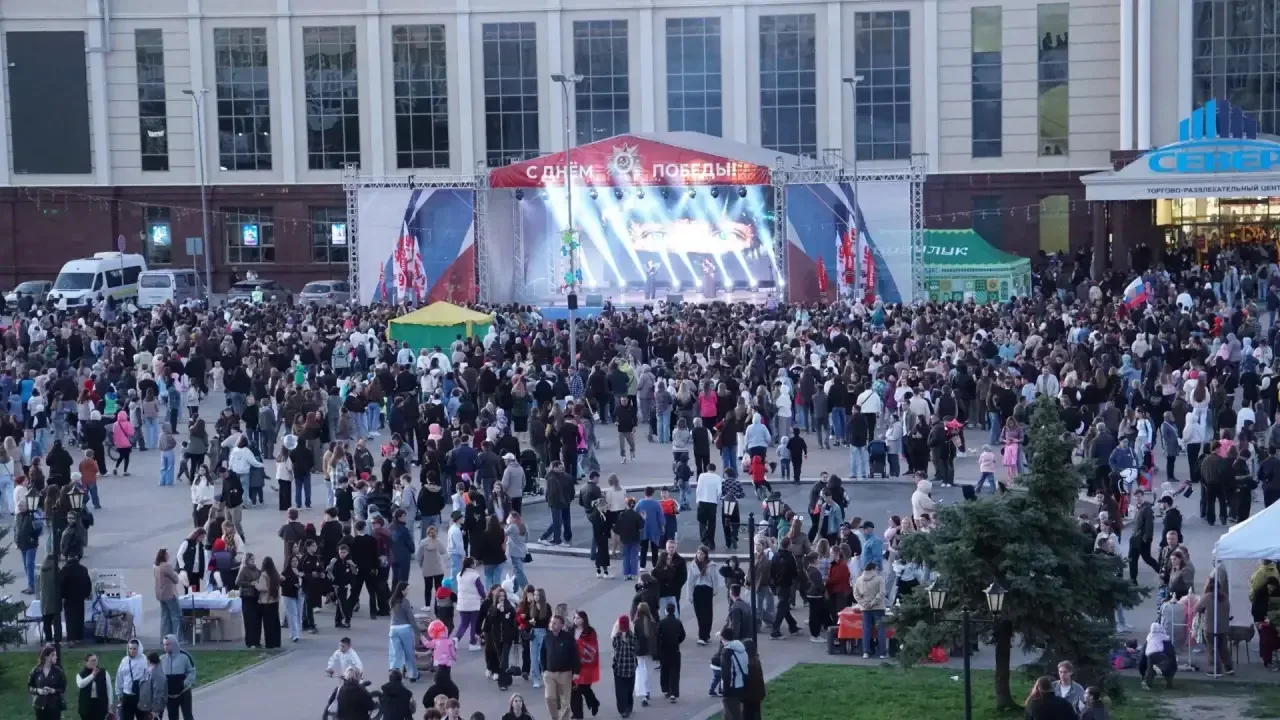 День Победы в Бузулуке завершился праздничным концертом и фейерверком.  #владимирпесков #новостибузу