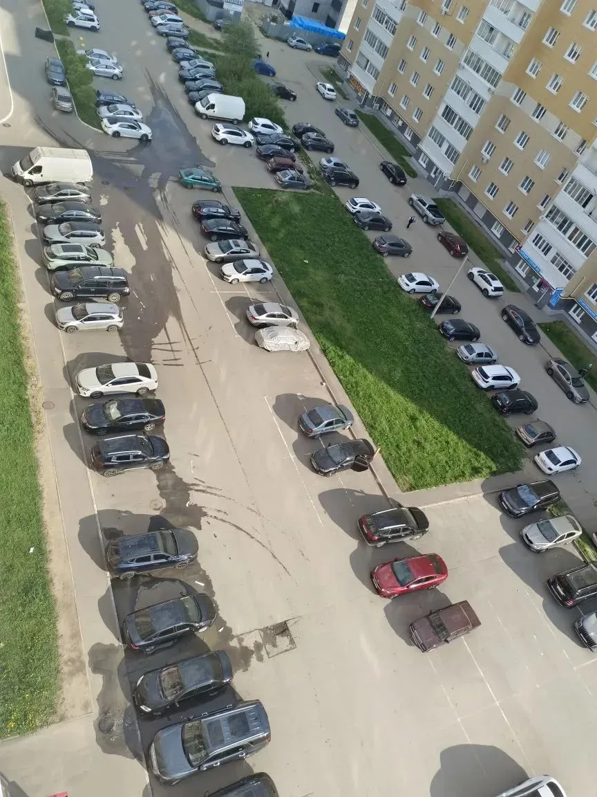 Ноют старые раны... 🚽  Жители бульвара Гусева в Твери снова задыхаются от вони. На этот раз под акко