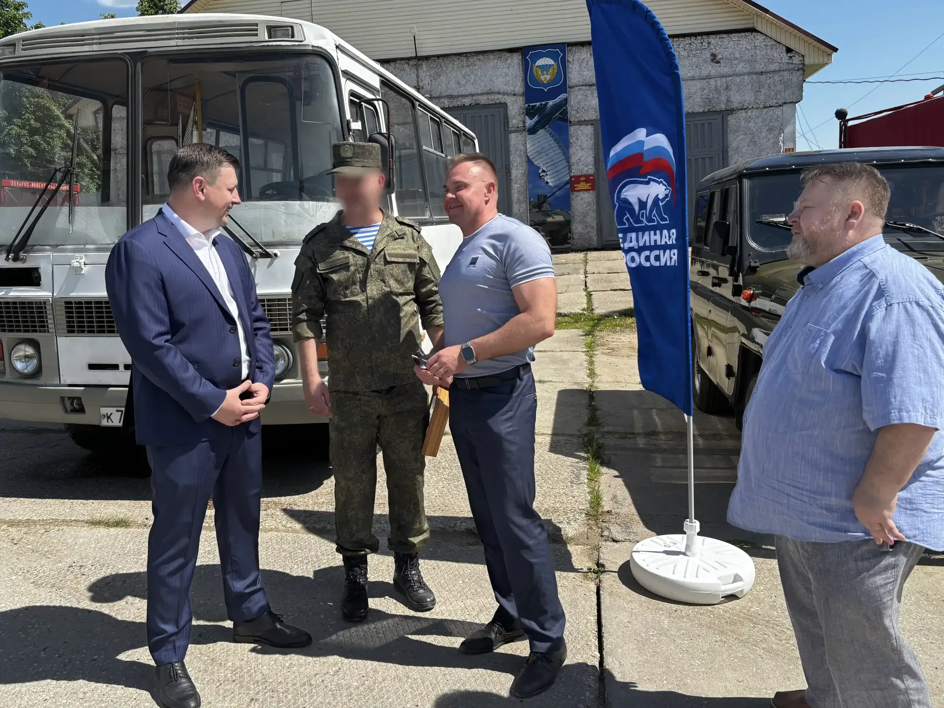 Новомосковск передал военнослужащим технику для службы в зоне СВО  В Туле в расположении 51-го полка