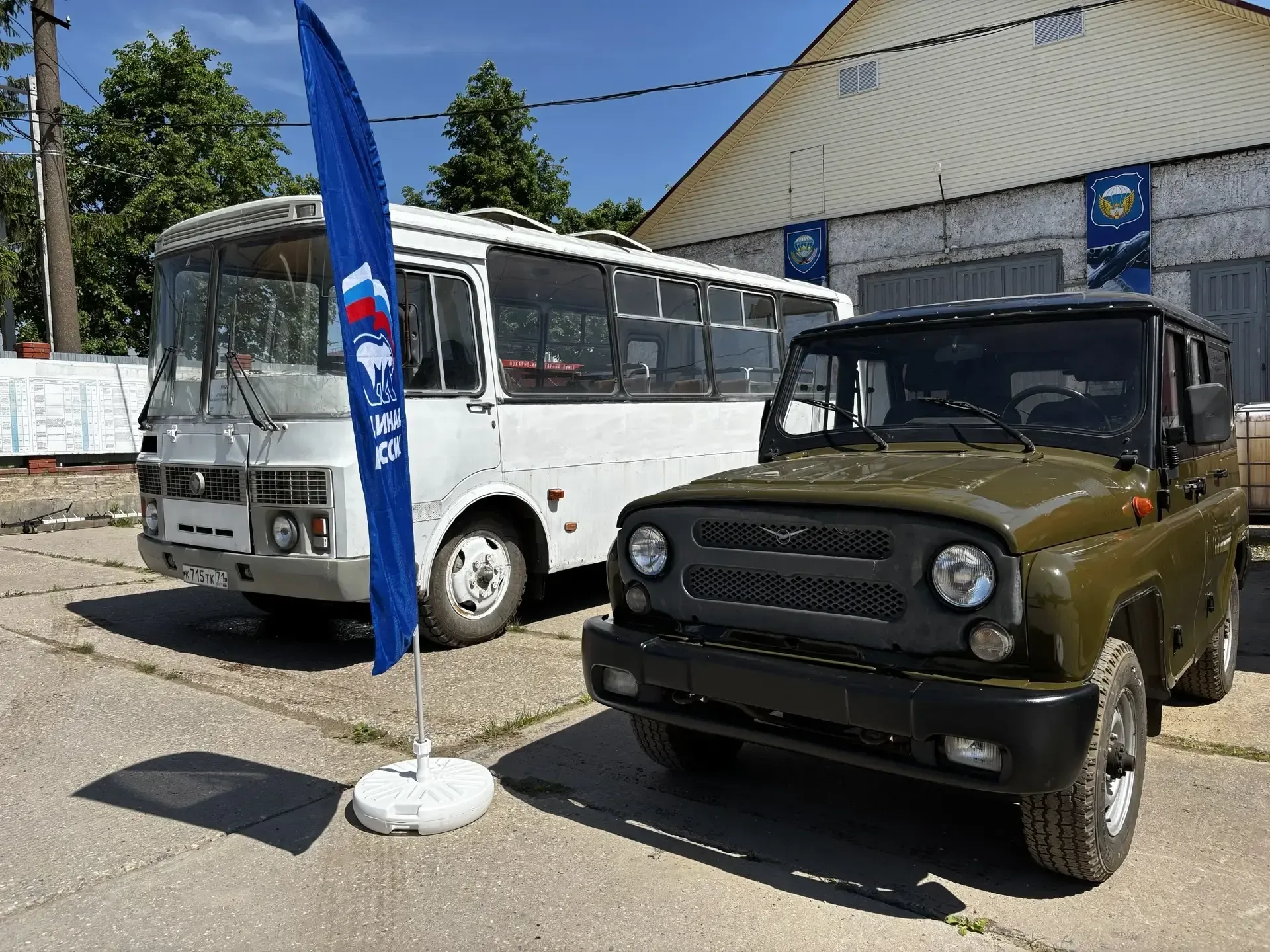 Новомосковск передал военнослужащим технику для службы в зоне СВО  В Туле в расположении 51-го полка