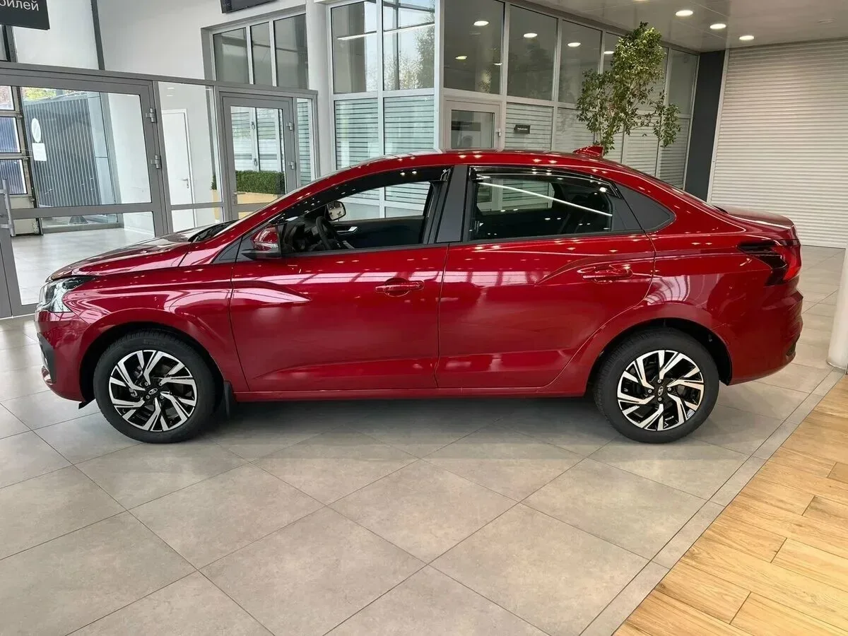 Девчонки, кто хочет прокатиться вечером с ветерком на новенькой Lada Iskra? 😍 Запрыгивайте в коммент