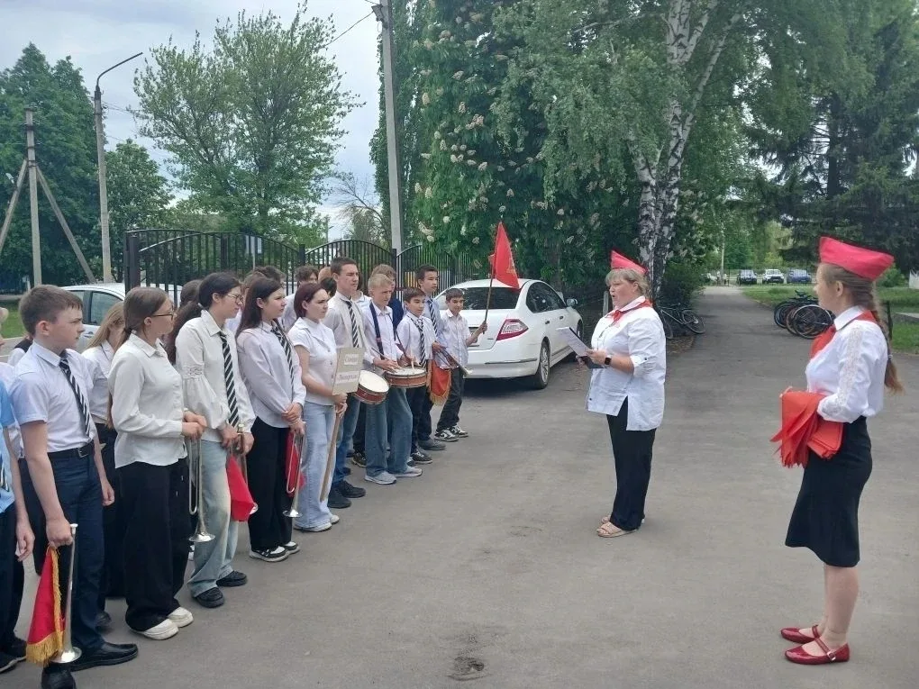 "Будь готов!" — всегда готов вспоминать славные традиции.    19 мая сотрудники Бутурлиновского культ