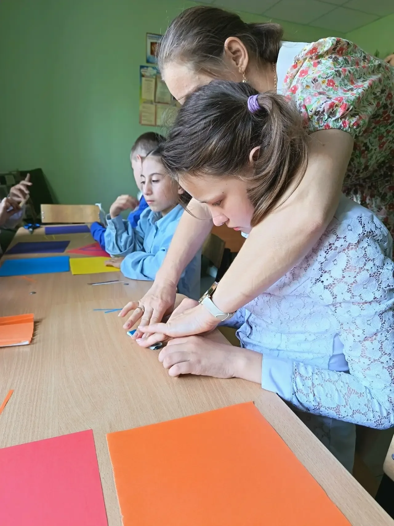 Крылья за спиной🦋    18 мая воспитанники Бутурлиновской школы-интернат превратили обычную цветную бу