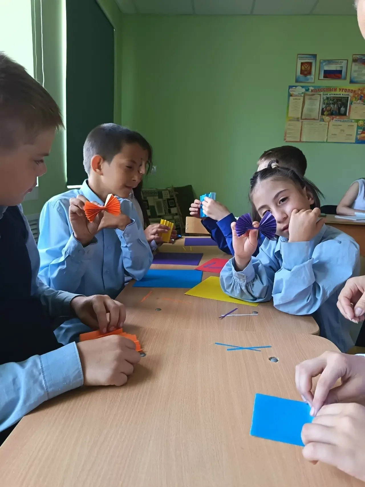 Крылья за спиной🦋    18 мая воспитанники Бутурлиновской школы-интернат превратили обычную цветную бу