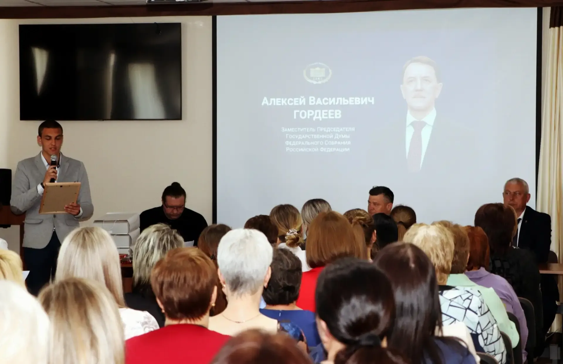 ✅ Сегодня, 13 мая, глава Бутурлиновского района Александр Головков посетил районную больницу, чтобы 