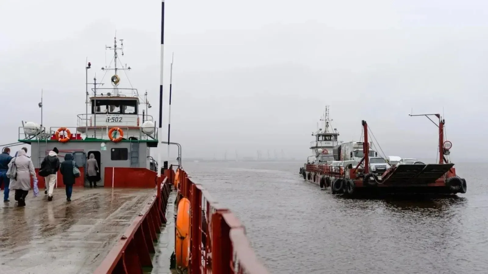 ⛴️  Переправа Салехард - Лабытнанги оживает!  Сегодня, в 14:00 первый паром вышел на тестовый рейс. 