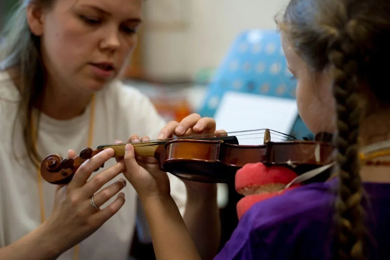 🎼 Лето в Гнесинке: творческое развитие для детей 4–14 лет  Покажите ребёнку мир музыки, театра и иск