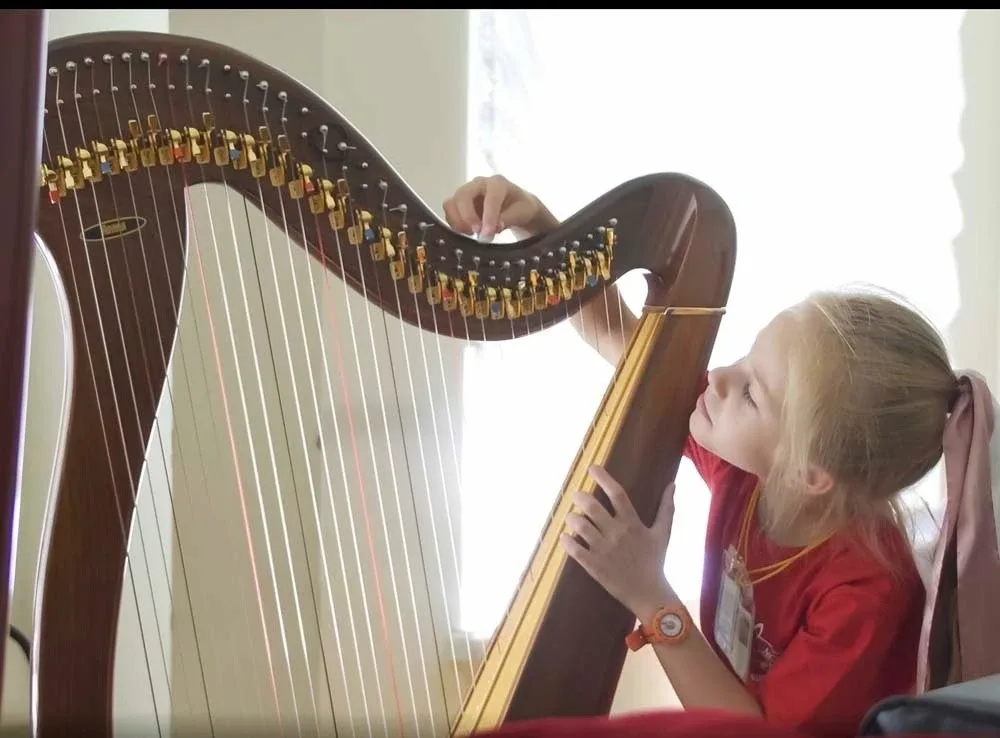 🎼 Лето в Гнесинке: творческое развитие для детей 4–14 лет  Покажите ребёнку мир музыки, театра и иск