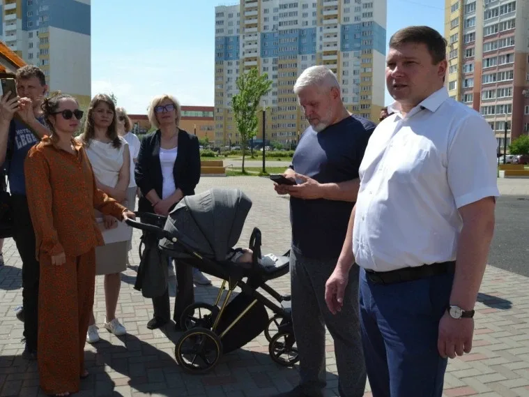 ⚡ В Московском микрорайоне появится новая детская площадка с учётом мнения жителей    Глава города М