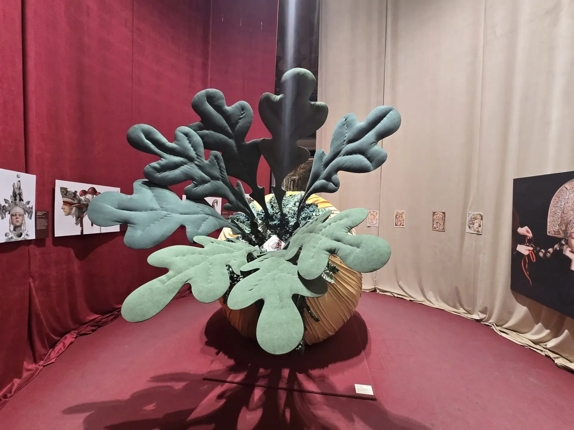 📍Выставка на ивановском ЖД вокзале по мотивам русских сказок «Сказочная Русь».  📷 Моя Кинешма