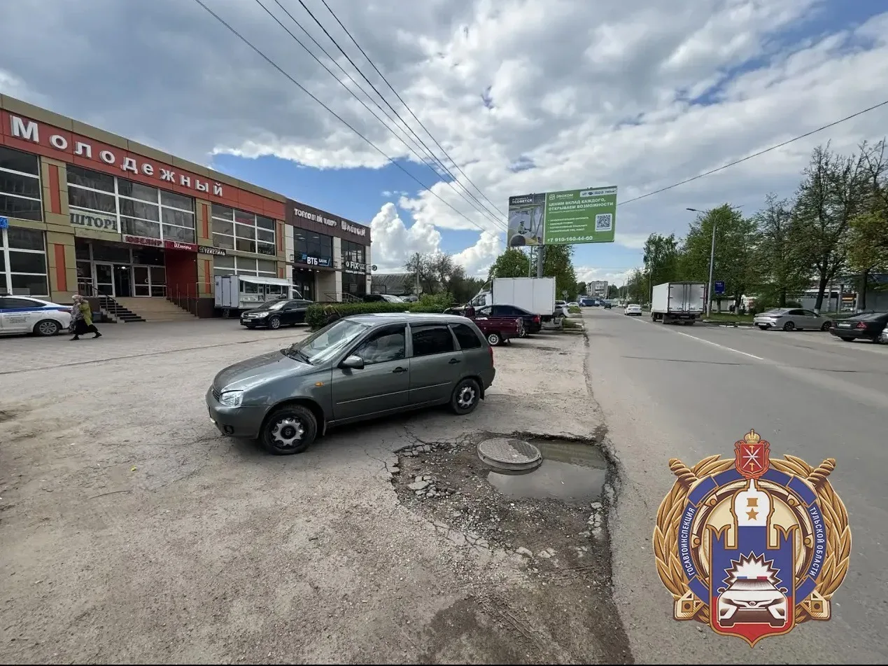🚨🚔Щекино. Было вчера днем, напротив дома №13 по ул. Лукашина. 82-летний водитель Lada Kalina при дви