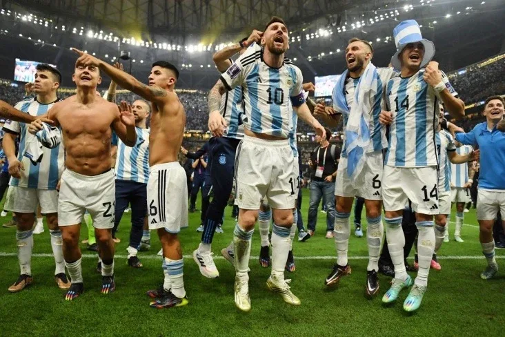 ⚽️ Чемпионат мира по футболу-2026 покажут в России. Права на трансляцию купил «Газпром-медиа холдинг