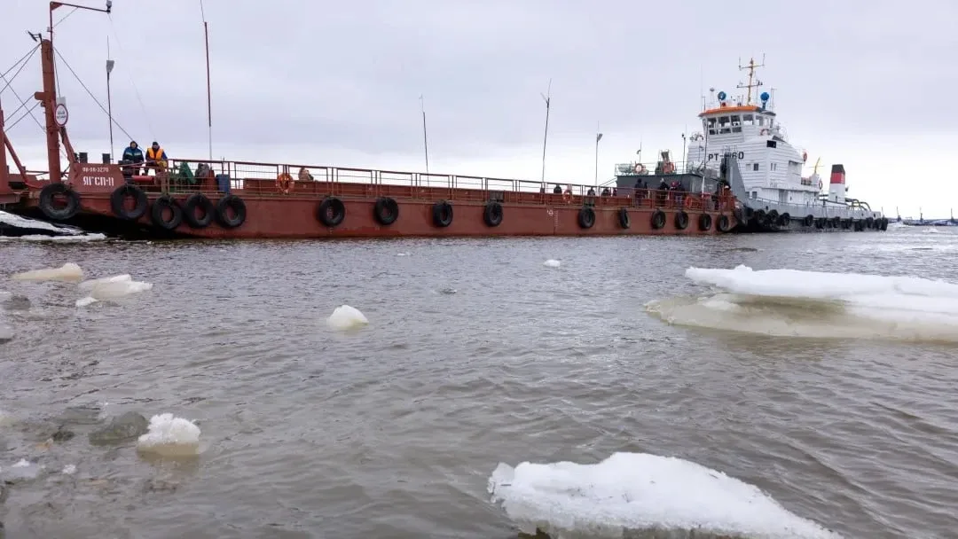 ⛴ Паромы возвращаются на переправу  На переправе между Салехардом и Лабытнанги готовятся к старту па