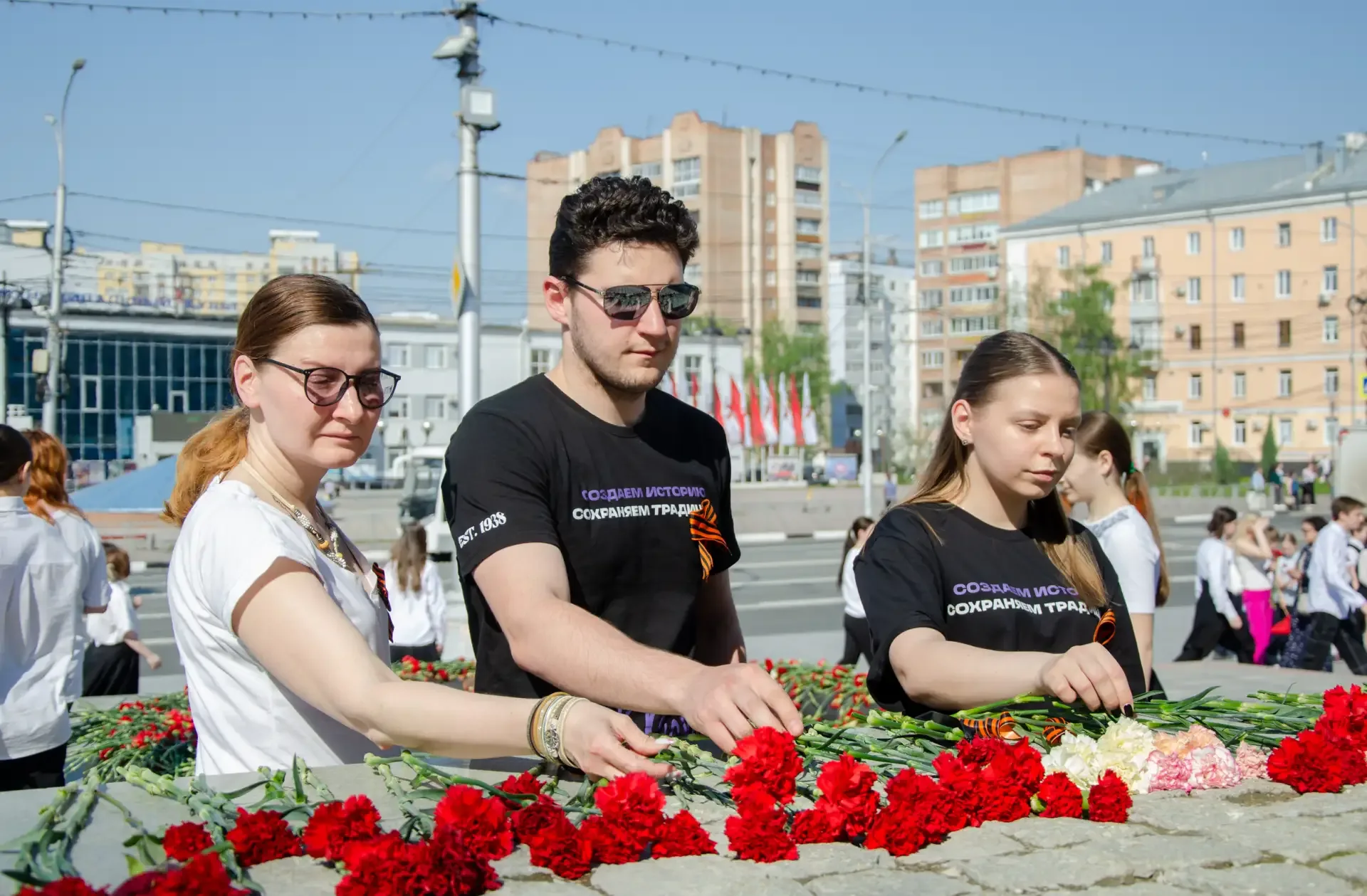 Студенты и преподаватели РГУ имени С.А. Есенина почтили память героев у Вечного огня  В преддверии 9