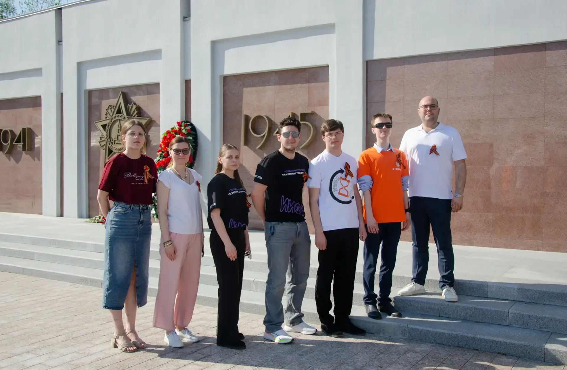 Студенты и преподаватели РГУ имени С.А. Есенина почтили память героев у Вечного огня  В преддверии 9
