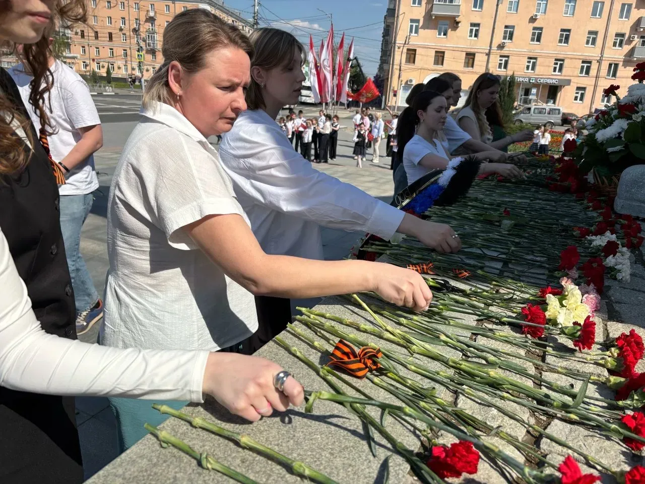 Студенты и преподаватели РГУ имени С.А. Есенина почтили память героев у Вечного огня  В преддверии 9