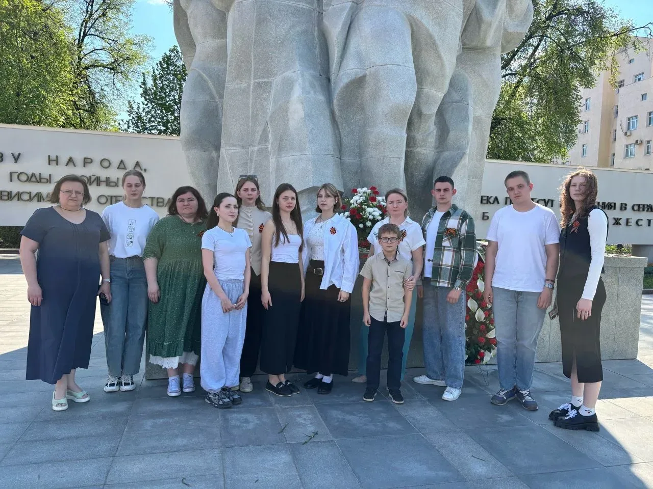 Студенты и преподаватели РГУ имени С.А. Есенина почтили память героев у Вечного огня  В преддверии 9