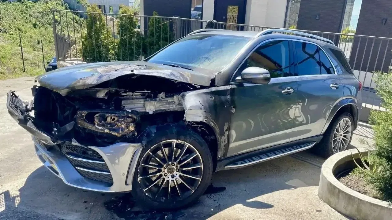 Сочинец поджег автомобиль после конфликта с владельцем   В Сочи сотрудники полиции задержали 48-летн