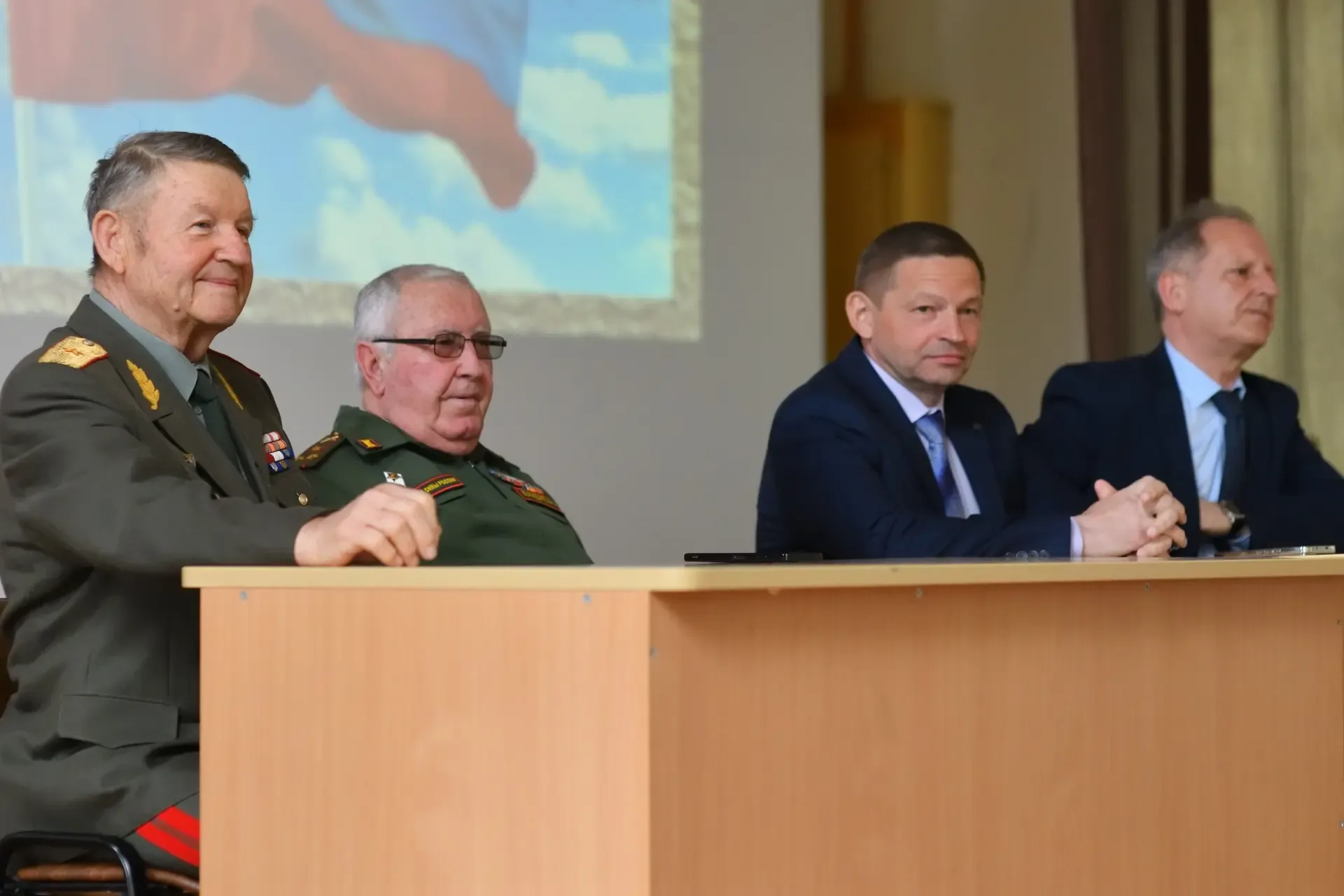 В Майкопе прошла торжественная отправка призывников  Пятеро жителей Адыгеи, в том числе новобранцы и