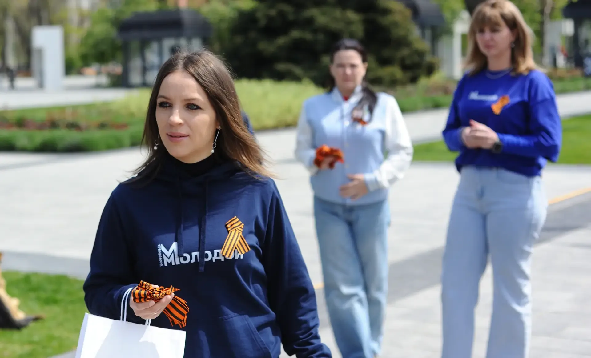 В столице Адыгеи проходит акция «Георгиевская ленточка»  Майкоп присоединился к Всероссийской акции 